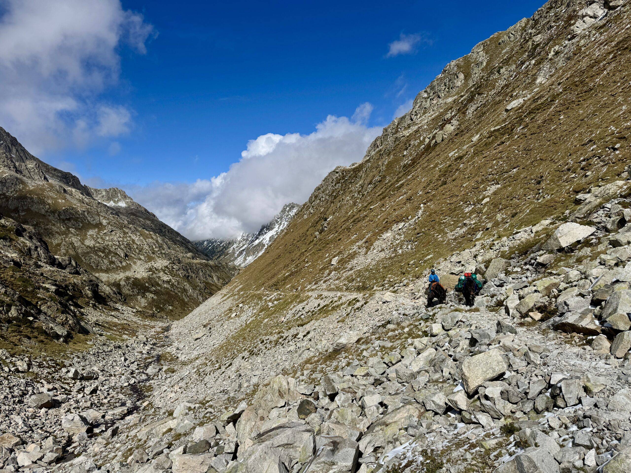 randonnée à cheval sur la traversée des Pyrénées - gandalha voyages