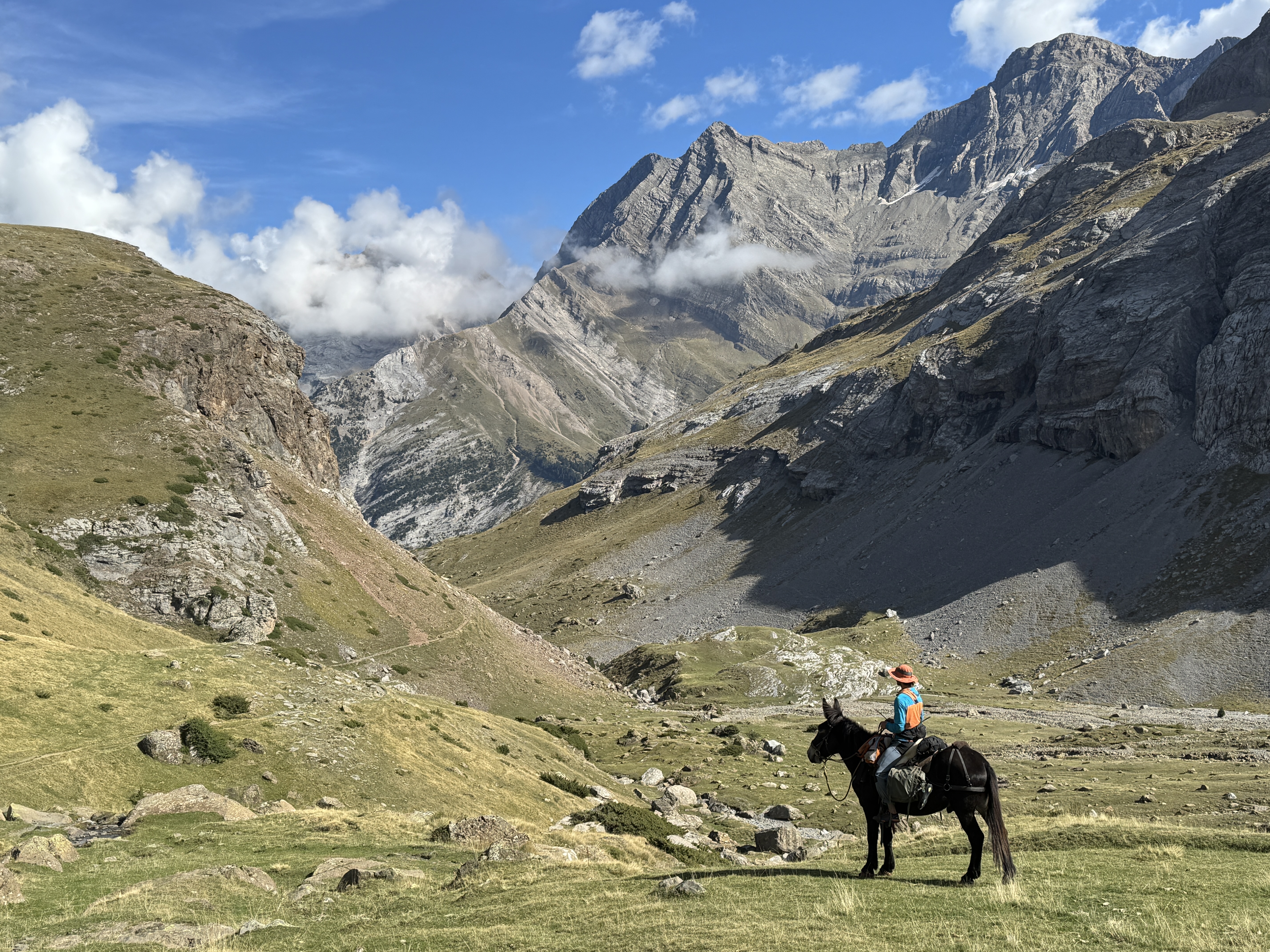 voyage à cheval sur la traversée des pyrénées - gandalha voyage